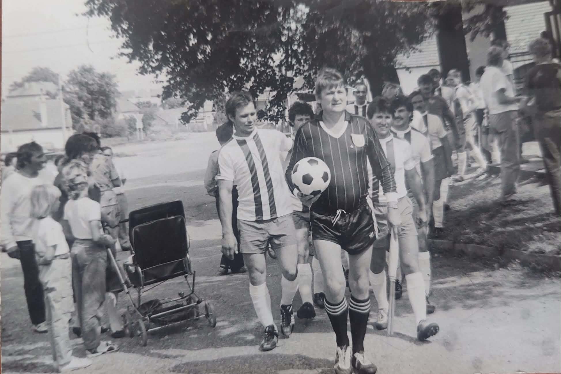 Fotbalisté Hajduku Lipník na dobové fotografii